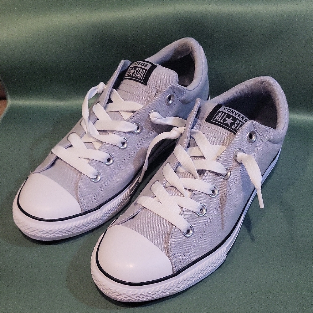 Converse Size 6 Junior, Light Gray Low Top Sneakers